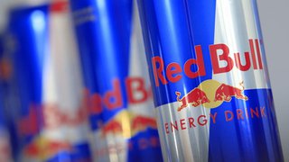 於7-ELEVEN可用HK$15購買Red Bull紅牛能量飲品
